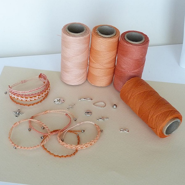 Bijoux en micro-macram&eacute; &agrave; personnaliser  en "Nuances d'orange" 