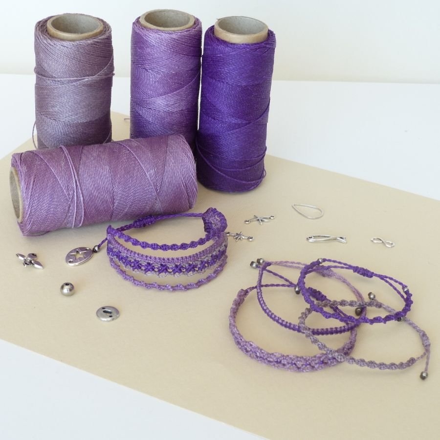 Bijoux en micro-macramé à personnaliser  en "Nuances de violet" 