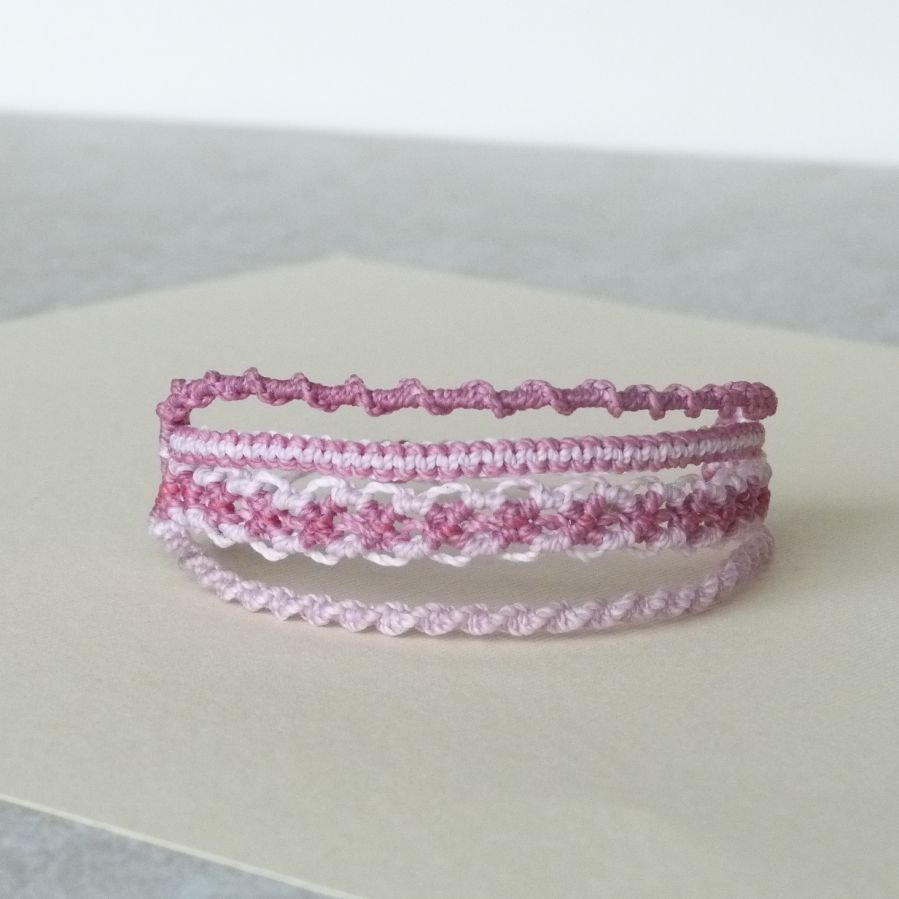 Bijoux en micro-macramé à personnaliser  en "Nuances de rose" 