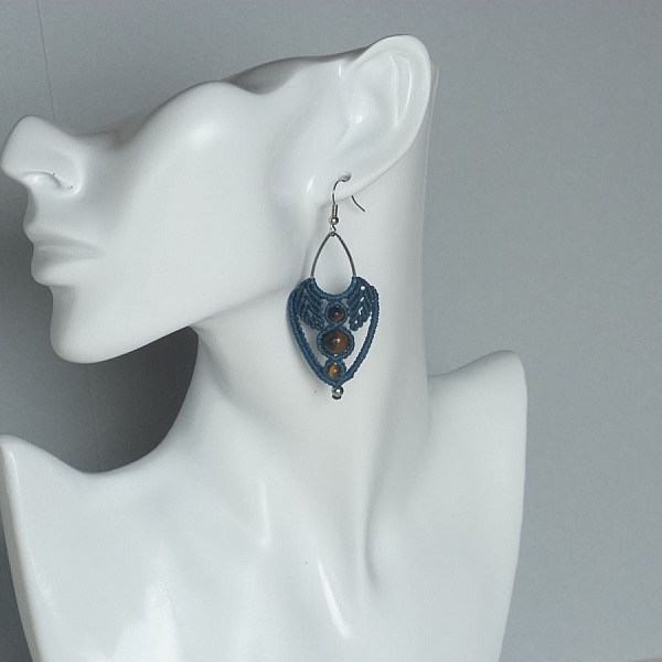 Boucles d'oreilles bleu canard en micro-macram&eacute;