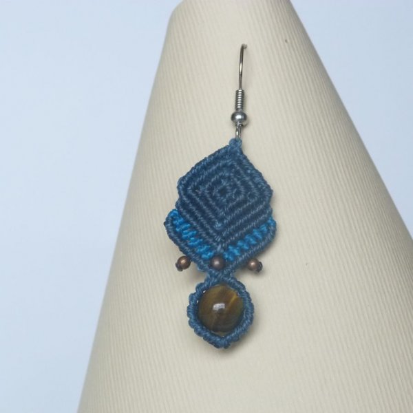 Boucles d'oreilles bleues en micro-macram&eacute;
