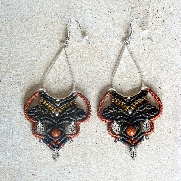 Boucles d'oreilles tons marron en micro-macram&eacute;