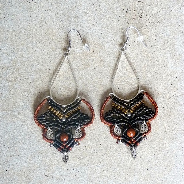 Boucles d'oreilles tons marron en micro-macram&eacute;