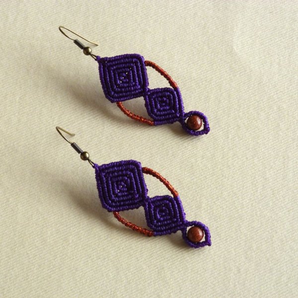 Boucles d'oreilles  en micro-macram&eacute; violettes