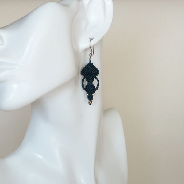 Boucles d'oreilles  en micro-macram&eacute; vert sapin