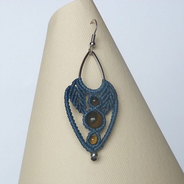 Boucles d'oreilles bleu canard en micro-macram&eacute;