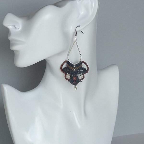 Boucles d'oreilles tons marron en micro-macram&eacute;