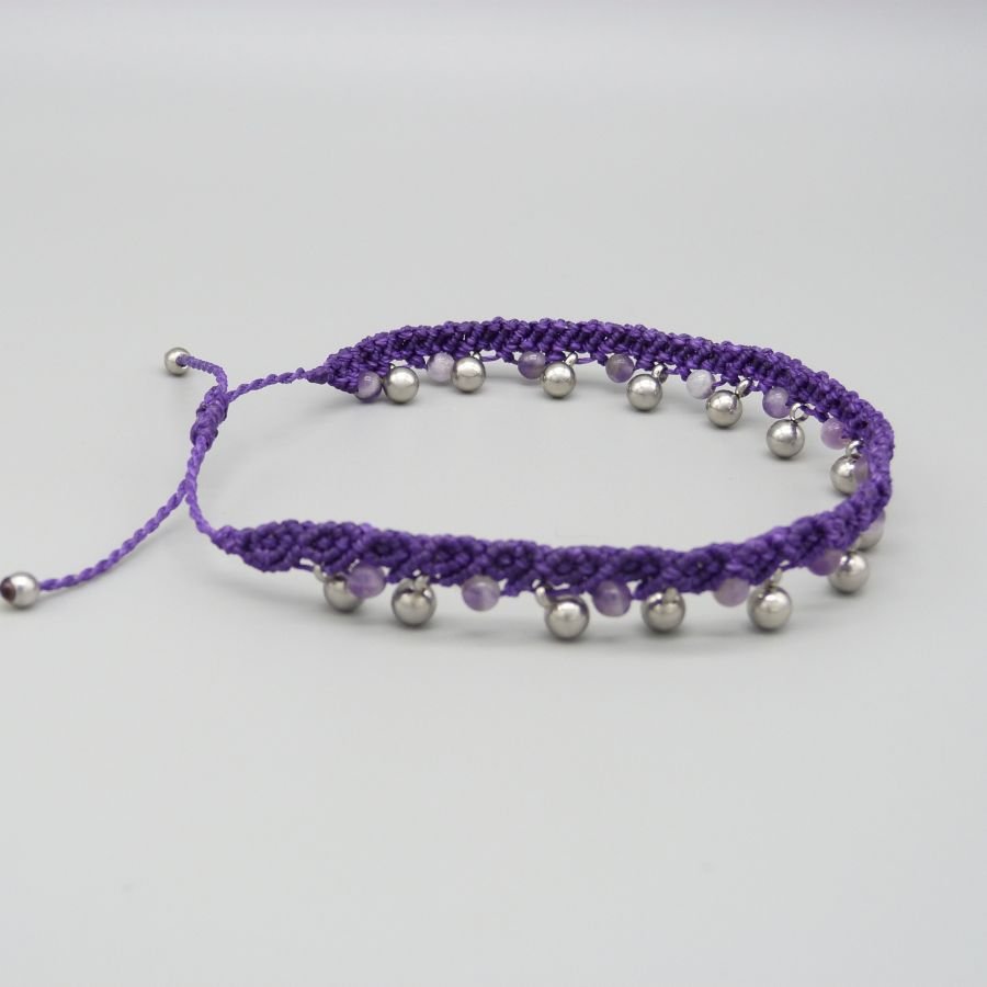 Bracelet de cheville en micro-macramé violet