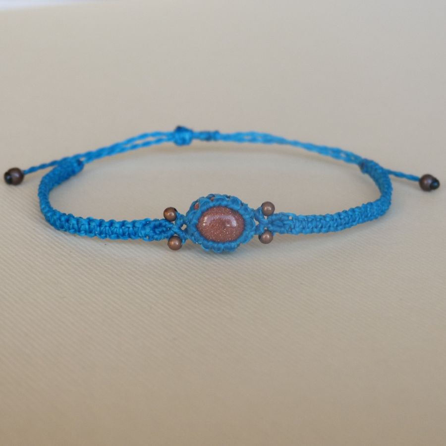 Bracelet fin en micro-macramé bleu turquoise