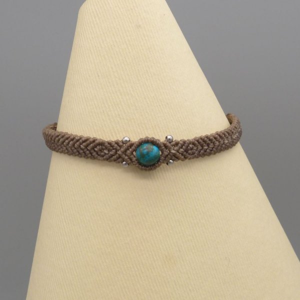 Bracelet en micro-macramé couleur noisette avec une perle en chrysocolle