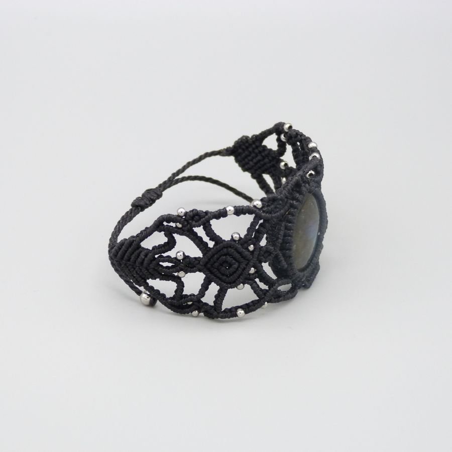 Bracelet en micro-macramé noir avec une labradorite