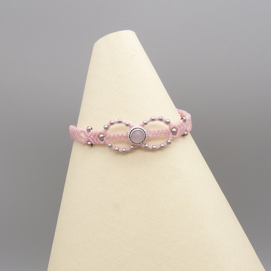 Bracelet micro-macramé  rose avec une pierre sertie quartz rose