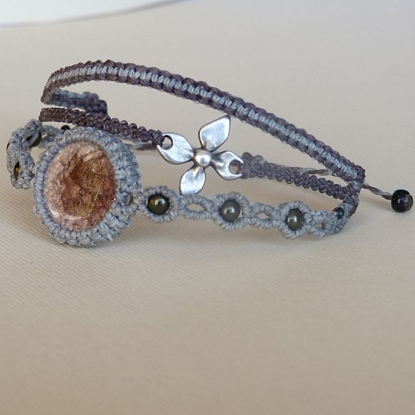 Bracelet multi-rangs 3 en 1 gris clair et mauve en micro-macram&eacute;