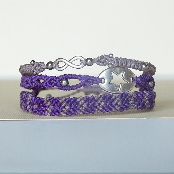 Bracelet multi-rangs 3 en 1  en micro-macram&eacute; mauve et violet