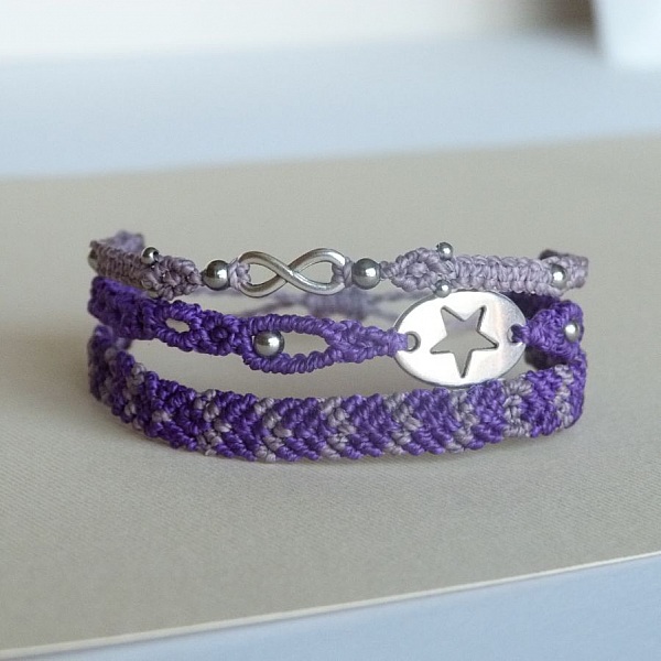 Bracelet multi-rangs 3 en 1  en micro-macram&eacute; mauve et violet