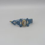 Bracelet en micro-macramé avec une labradorite sertie de laiton