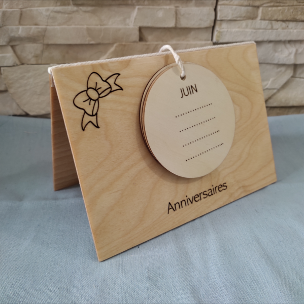 Calendrier des Anniversaires en bois gravé personnalisable, travail artisanal