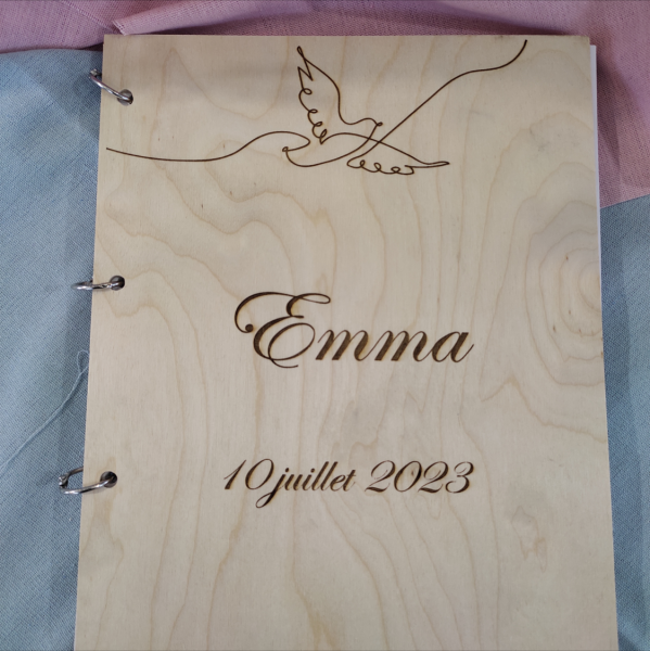 Grand livre d'or, mariage, Baptême en bois gravé et personnalisable. Modèles au choix. Travail artisanal