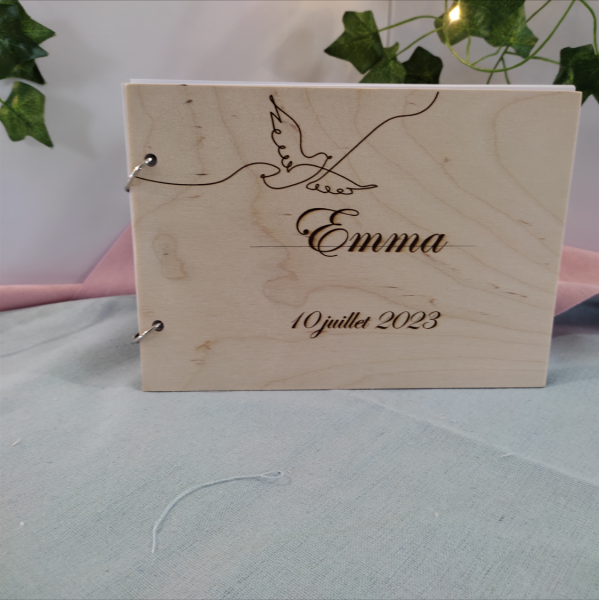 Livre d'or, mariage, Baptême en bois gravé et personnalisable. Modèles au choix. Travail artisanal