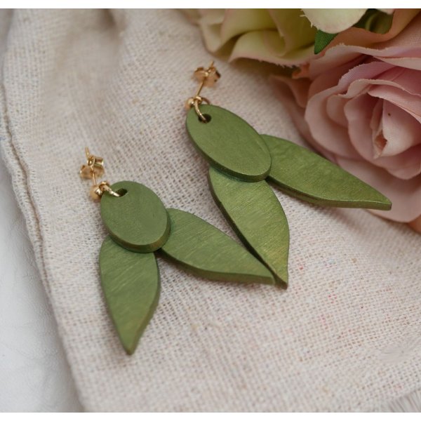 Boucles d'oreilles en bois Cigales vert brillant