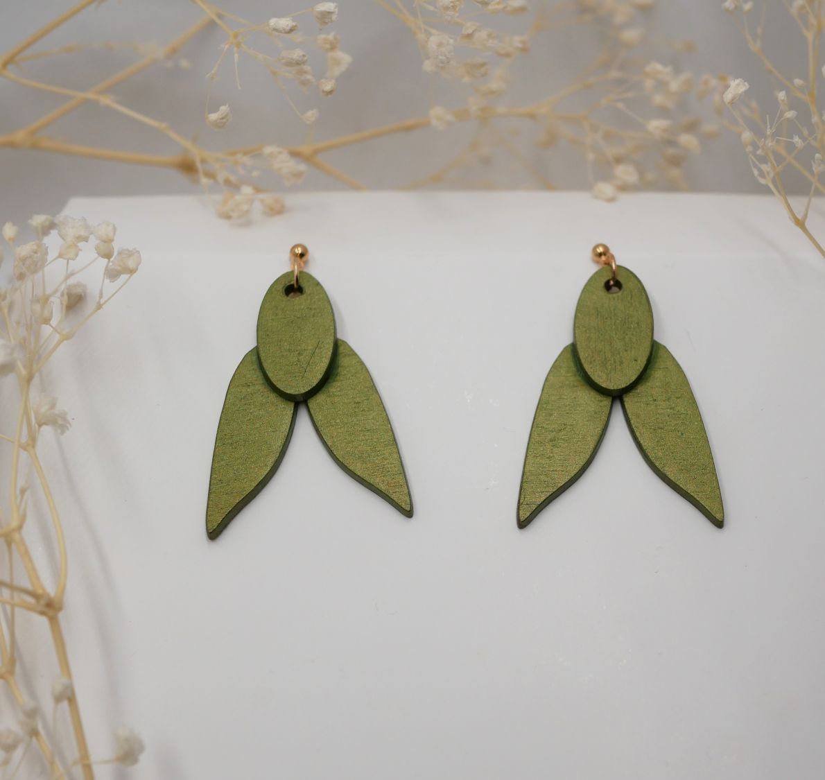 Boucles d'oreilles en bois Cigales vert brillant