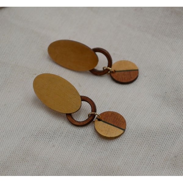 Boucles d'oreilles en bois graphiques merisier et dor&eacute;