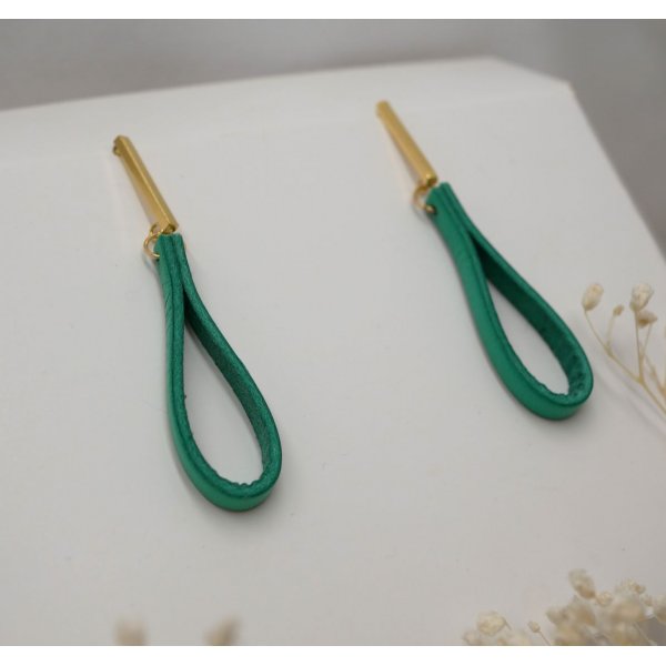 Boucles d'oreilles en cuir jade clous longs rectangulaires dorés