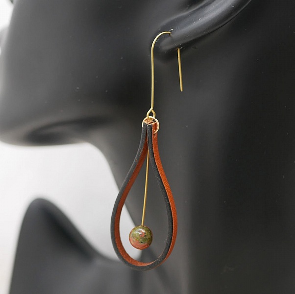 Boucles d'oreilles en cuir marron et pierres de gemmes Unakite