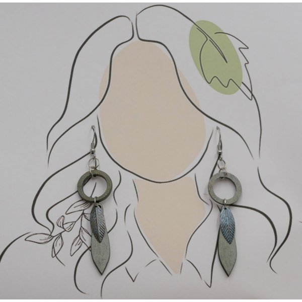 Boucles d'oreilles feuille en bois et m&eacute;tal patin&eacute; vert de gris