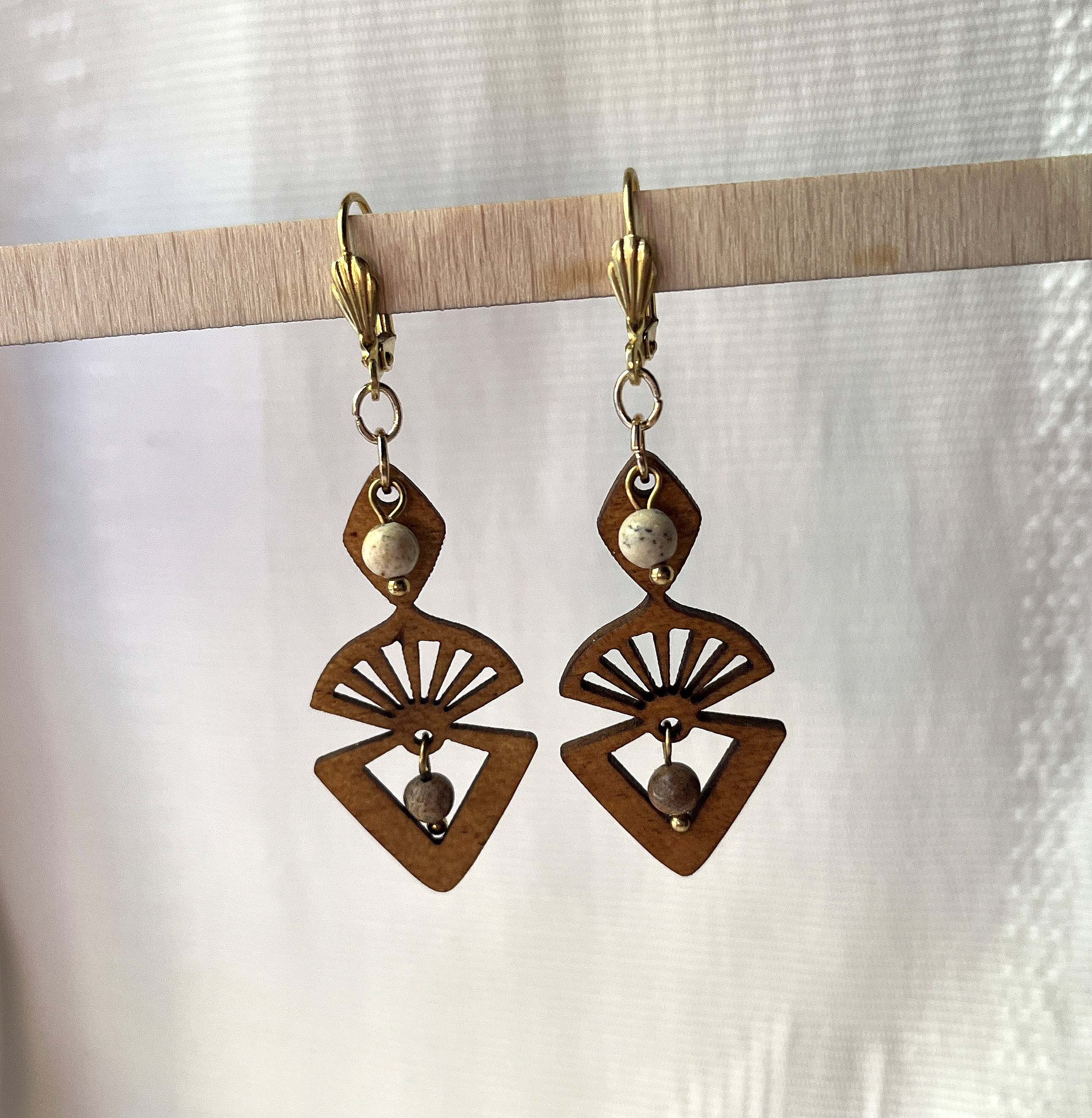 boucles d'oreilles bois et petites perles