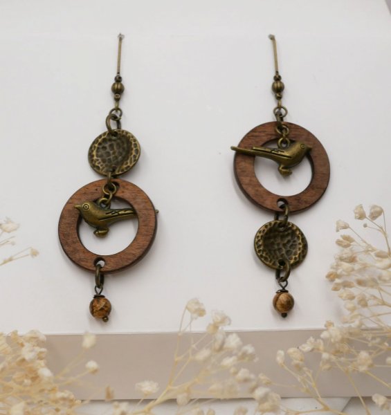 Boucles d'oreilles pendantes en bois aux oiseaux en laiton