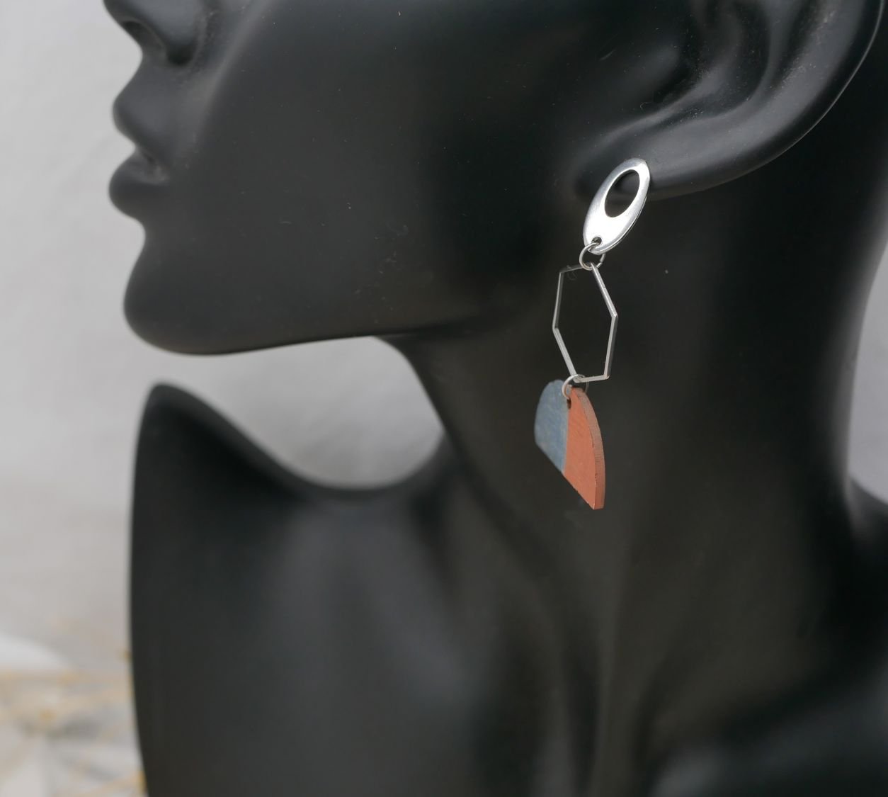 Boucles d'oreilles pendantes géométriques gris et marron