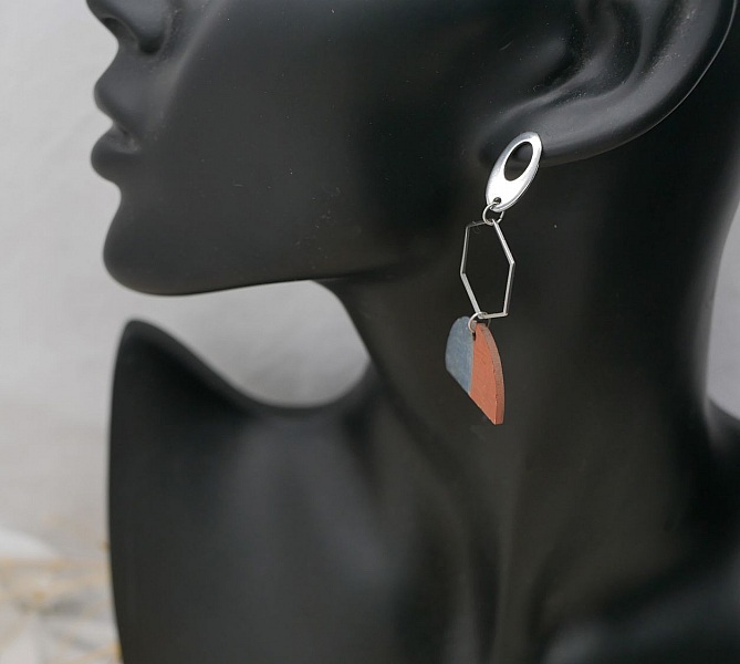 Boucles d'oreilles pendantes g&eacute;om&eacute;triques gris et marron