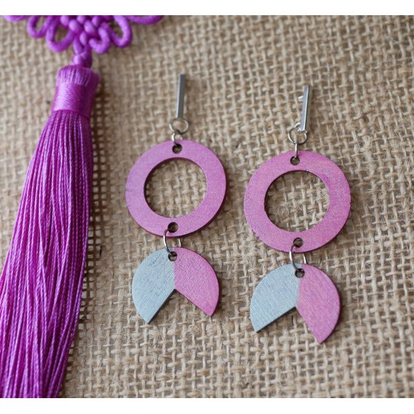 Boucles d'oreilles pendantes g&eacute;om&eacute;triques en bois Fuchsia et Gris