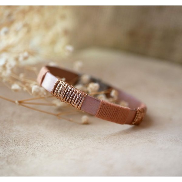 Bracelet en cuir femme rose poudr&eacute; et tiss&eacute;