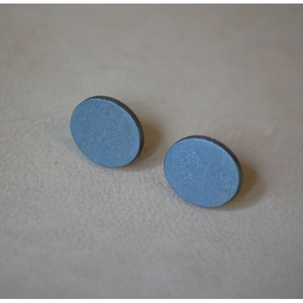 Puces d'oreilles ovales en bois peint gris effet m&eacute;tallis&eacute;