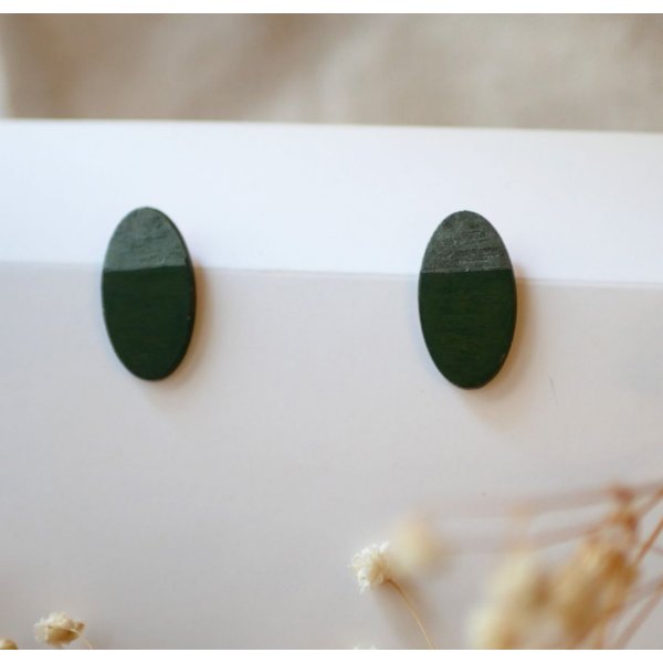 Puces d'oreilles ovales en bois peint en duo vert et gris effet m&eacute;tallis&eacute;