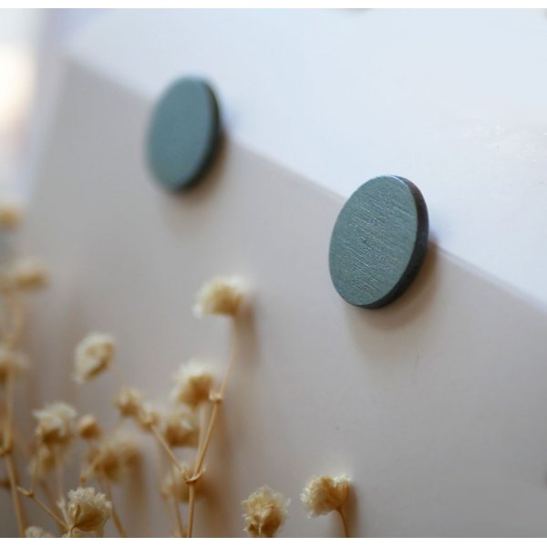 Puces d'oreilles ovales en bois peint gris effet m&eacute;tallis&eacute;