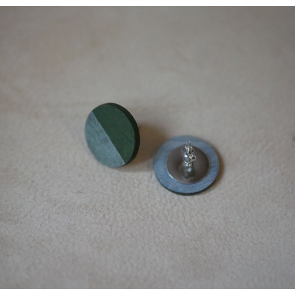 Puces d'oreilles rond en bois peint vert foncé et gris effet métallisé