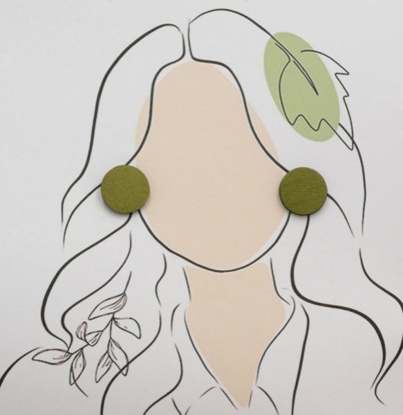 Puces d'oreilles rond en bois peint en vert effet m&eacute;tallis&eacute;