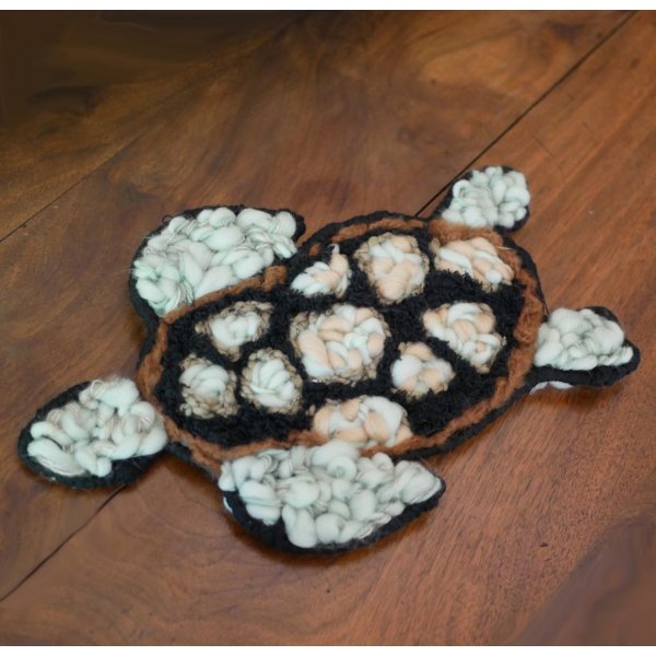 D&eacute;coration Tortue marine en tissage de laine noir et vert