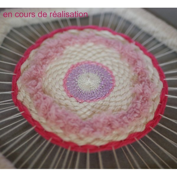 Ensemble de 3 cadres aux tissages en laine rose et blanc
