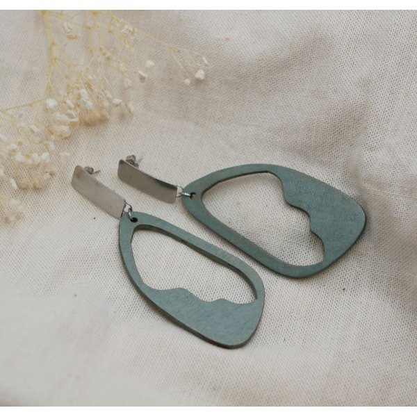 Grandes boucles d'oreilles en bois peint vert de gris