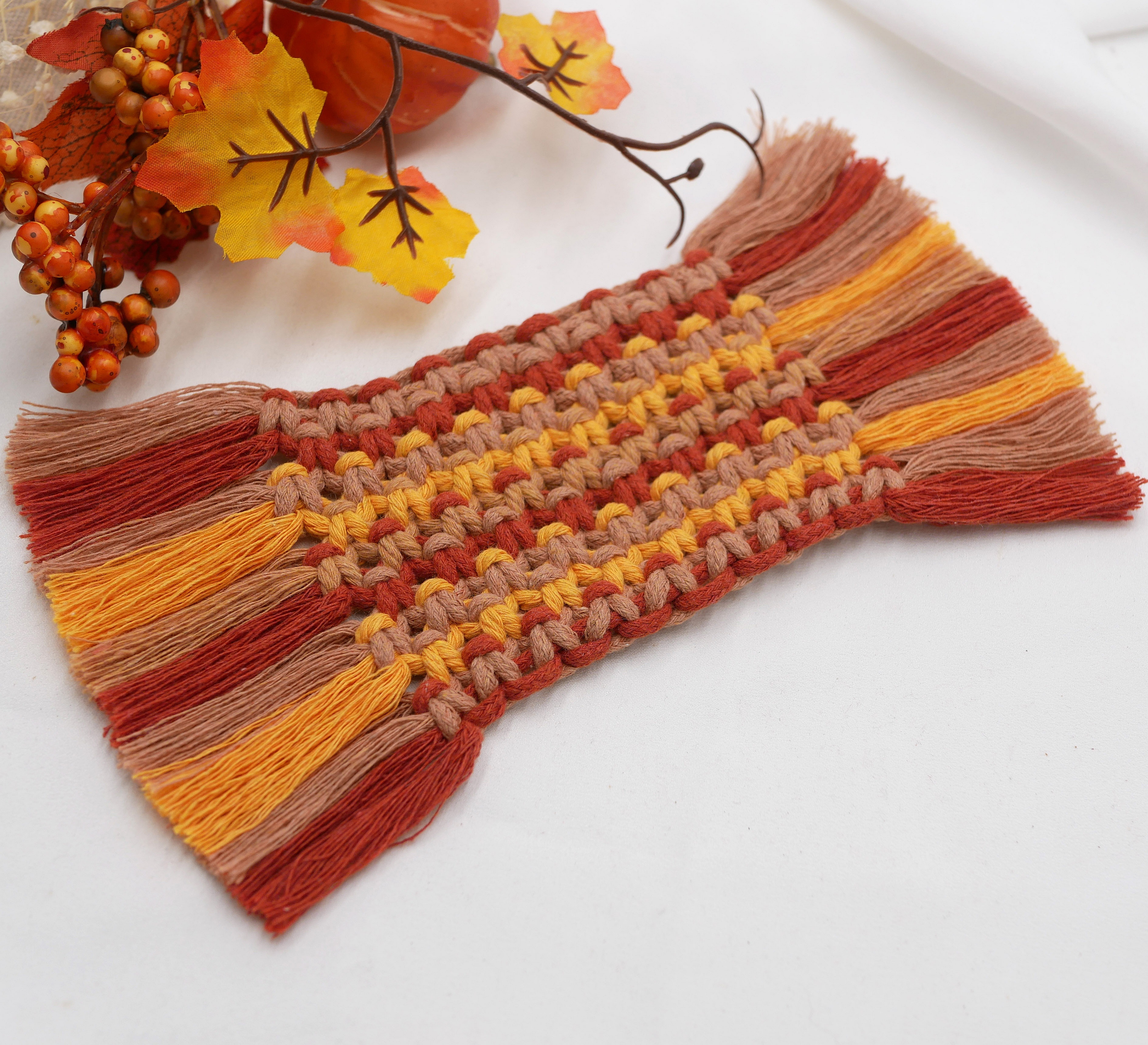 Mini tapis "Automne" dessous de tasse d&eacute;coratif en macram&eacute; multicolore