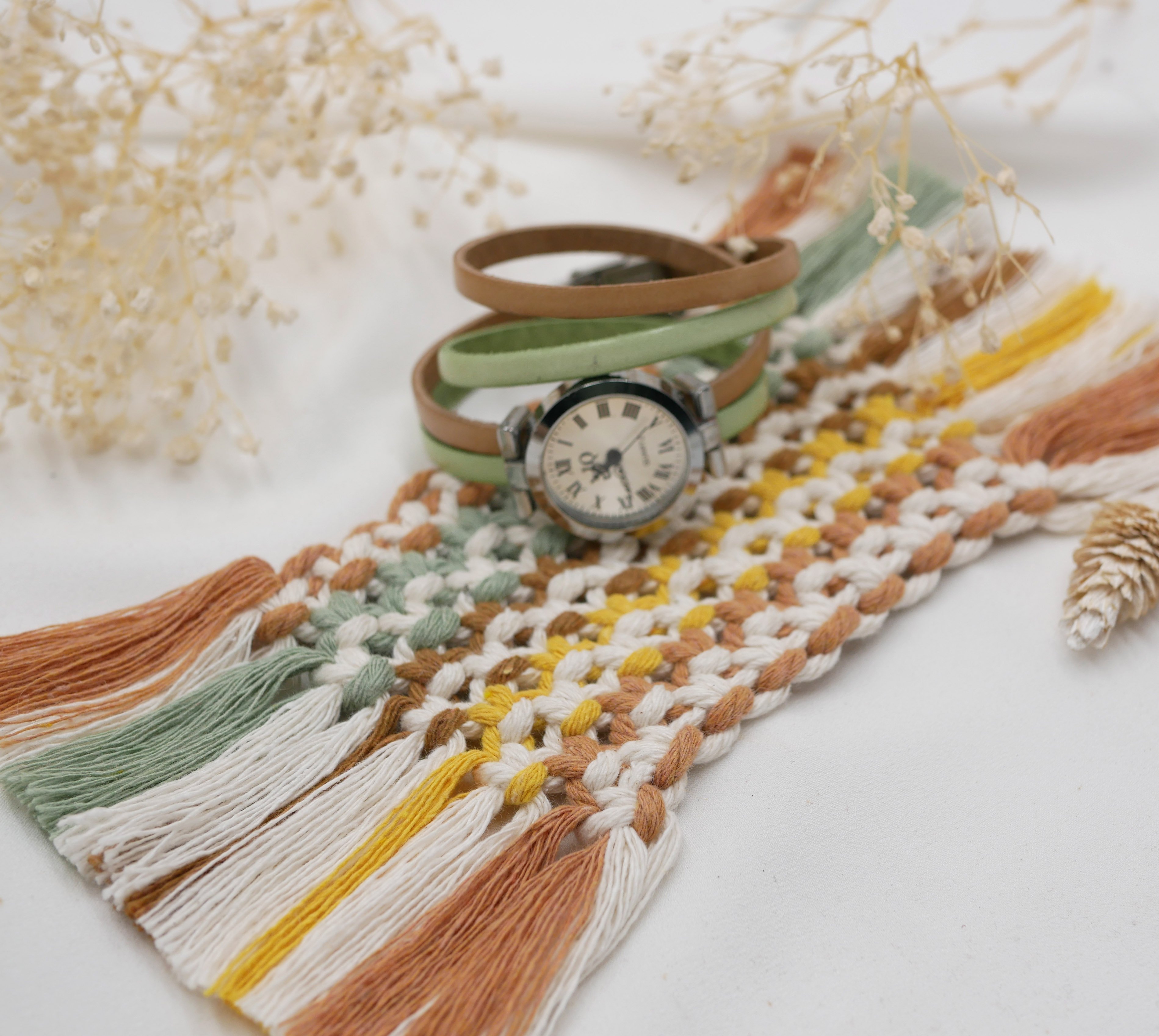 Mini tapis dessous de tasse d&eacute;coratif en macram&eacute; multicolore beige