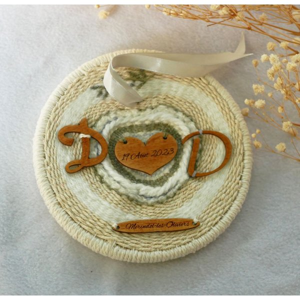 Porte-alliances personnalis&eacute; tiss&eacute; en laine et cordes aux initiales et coeur en bois grav&eacute;