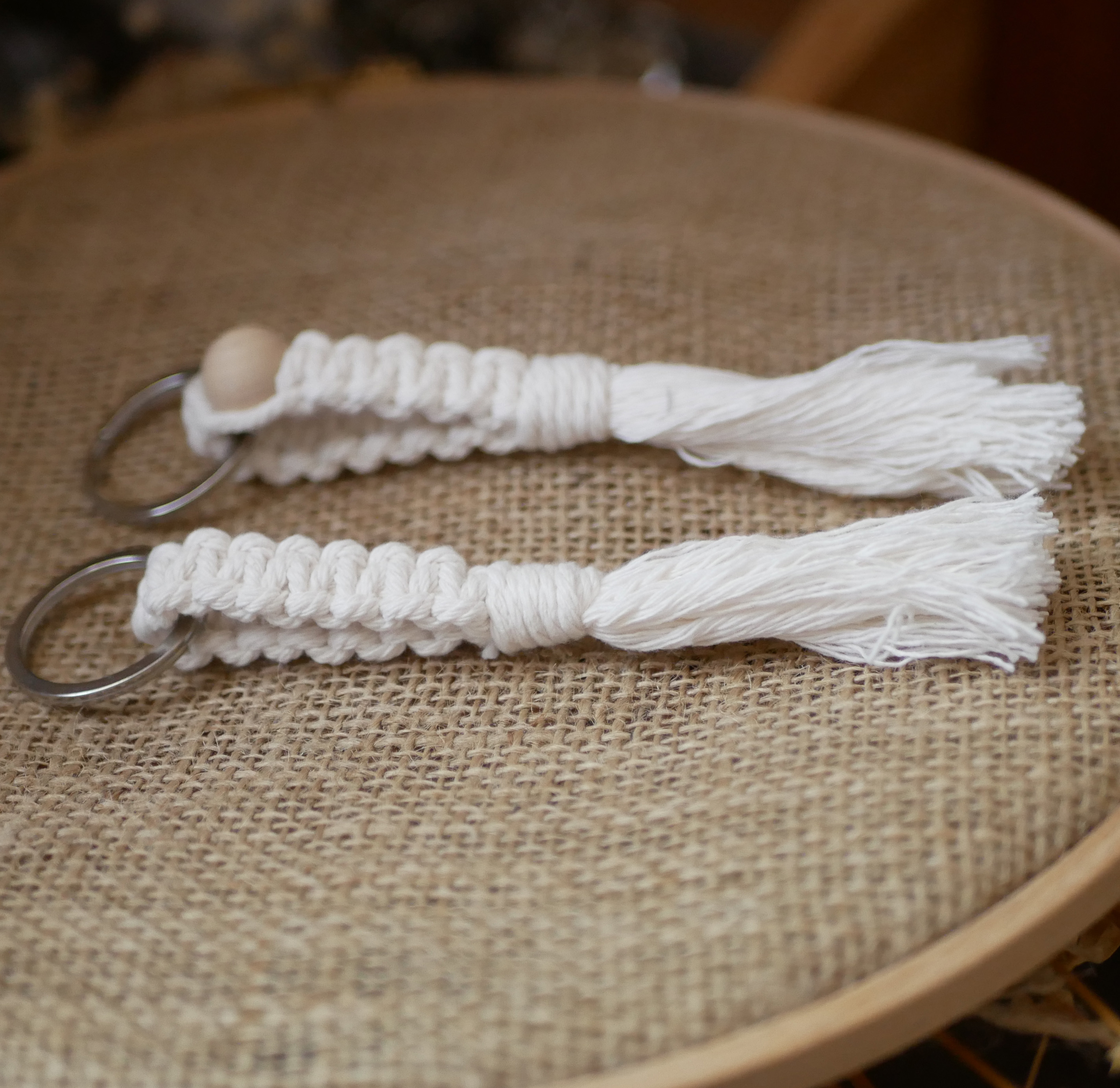 Porte-clés macramé perle en bois et corde coton couleur au choix 