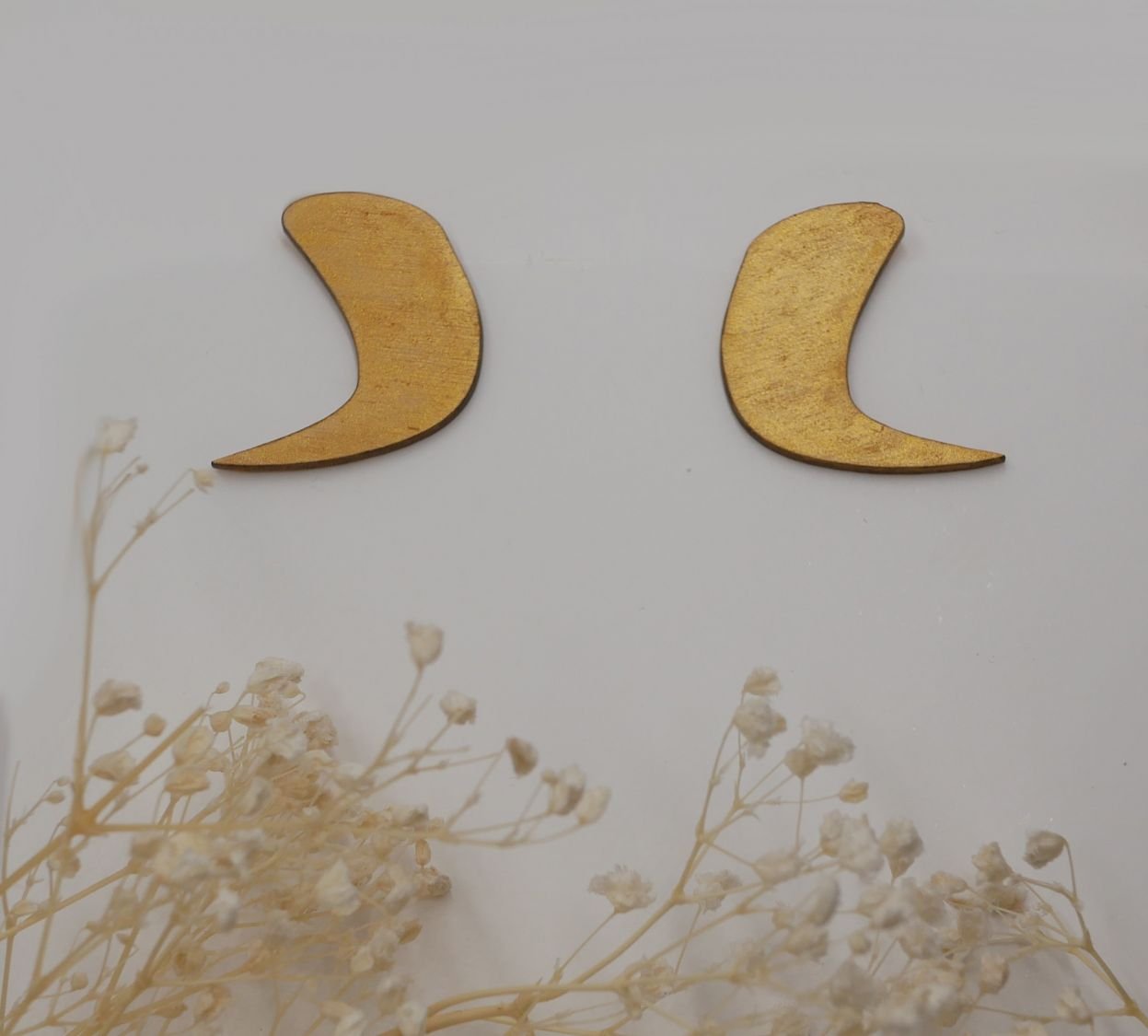 Puces d'oreilles graphiques s en bois doré métallisé