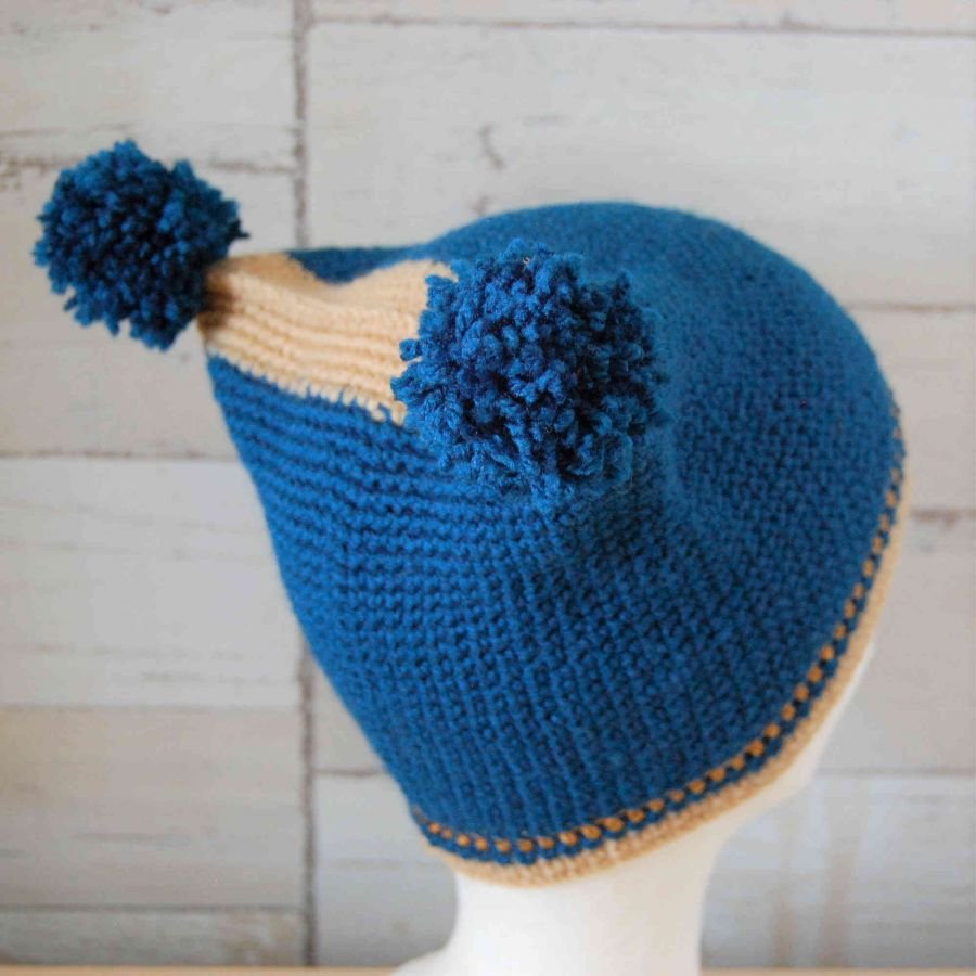 Bonnet enfant de forme rectangulaire avec effet oreilles