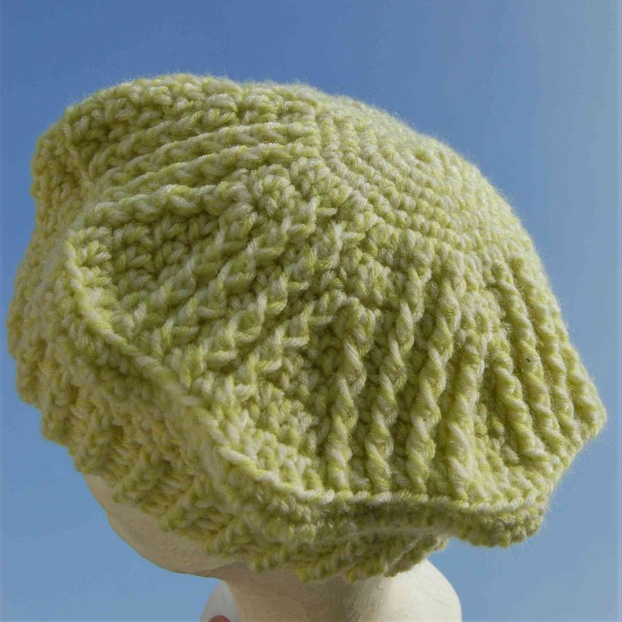 Béret chaud couleur vert citron et blanc